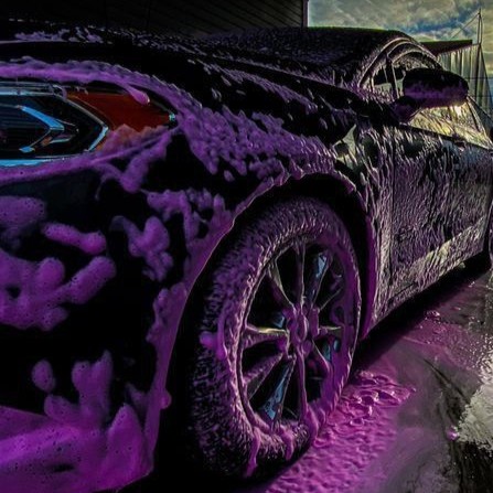 Atelier detailing premium avec éclairage professionnel